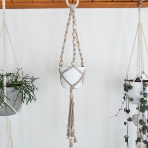 Macramé závěs na květiny s dřevěnými korálky