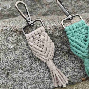 Macramé klíčenka - béžová