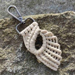 Macramé klíčenka WING - béžová