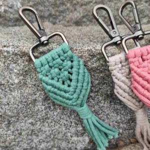 Macramé klíčenka - zelená
